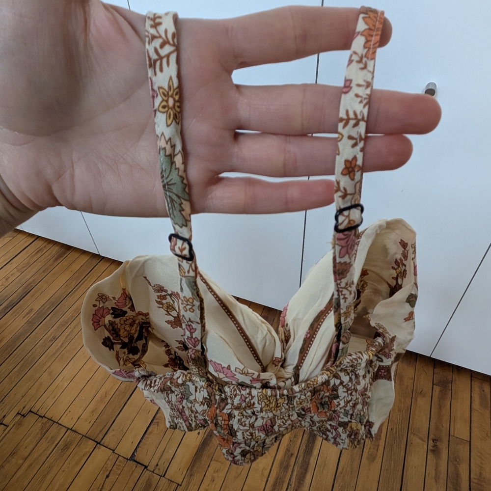 Floral Print Crop Top - Picture 10 of 12